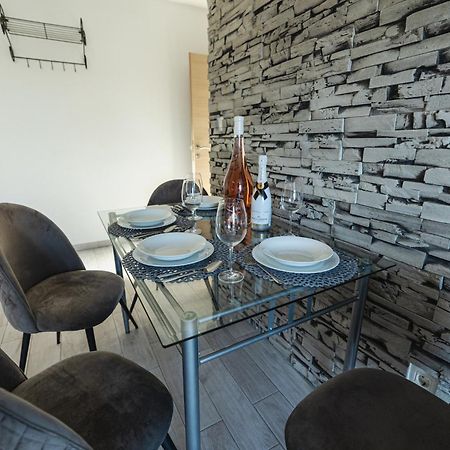Bruno'S Poolside Apartments - Near Beach Trogir Exterior foto