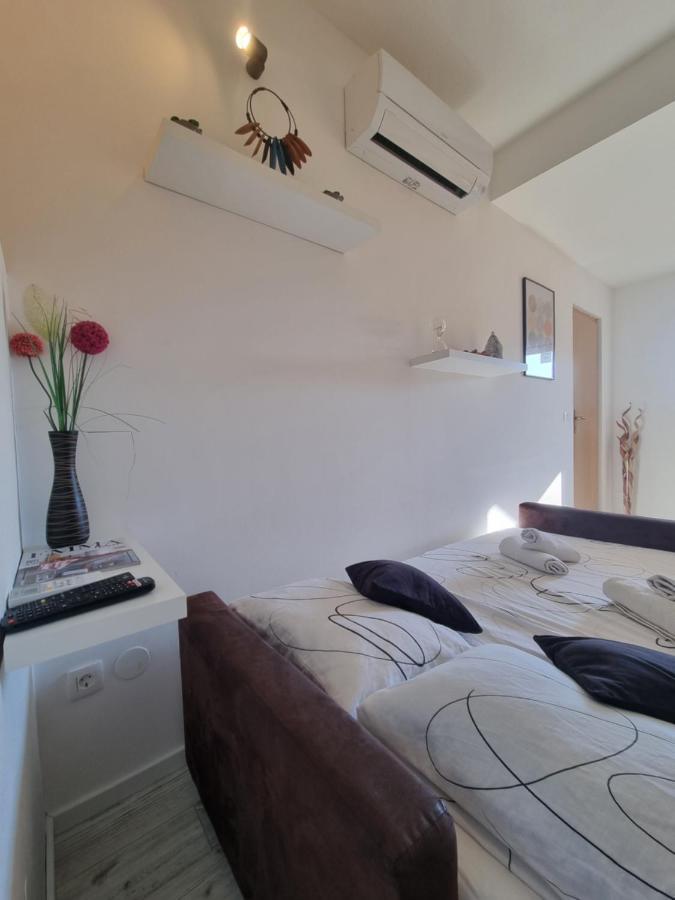 Bruno'S Poolside Apartments - Near Beach Trogir Exterior foto