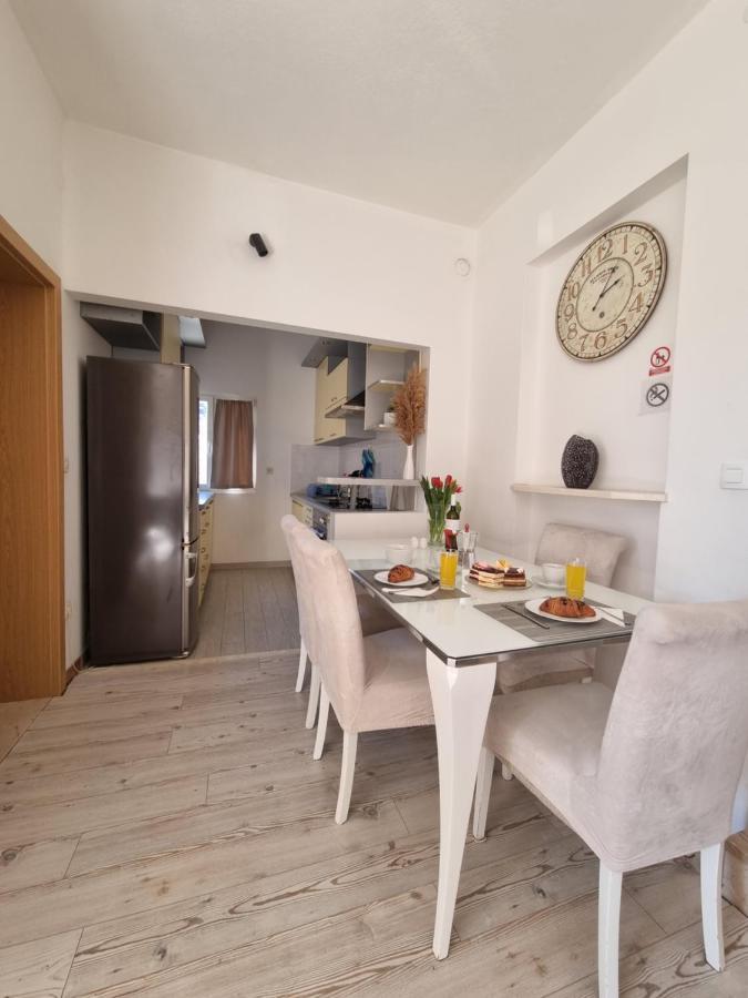 Bruno'S Poolside Apartments - Near Beach Trogir Exterior foto