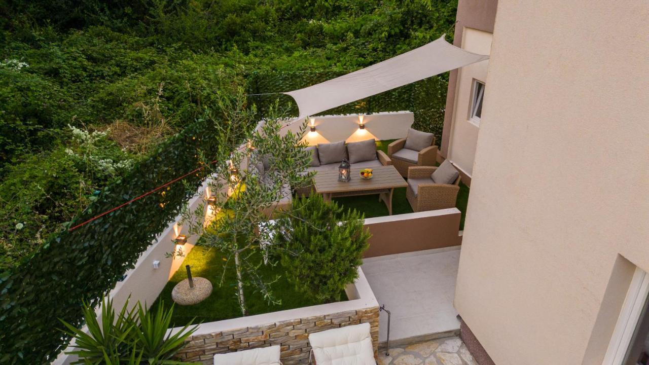 Bruno'S Poolside Apartments - Near Beach Trogir Exterior foto