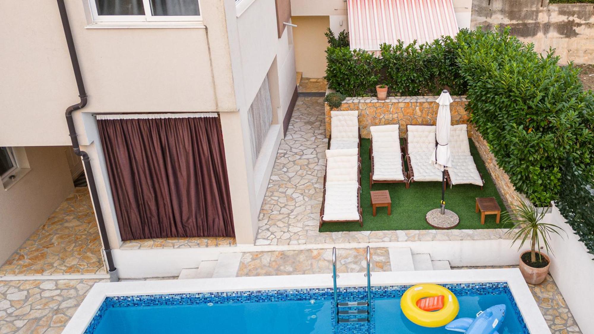 Bruno'S Poolside Apartments - Near Beach Trogir Exterior foto